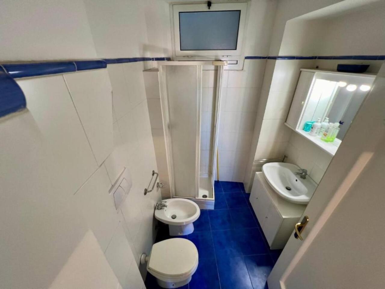 Lovingenoa - Prione - White House