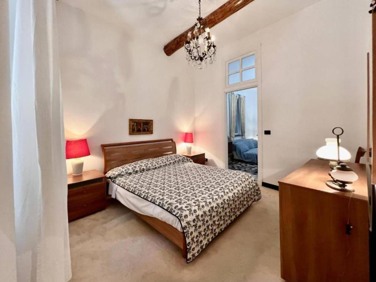 Lovingenoa - Prione - White House *