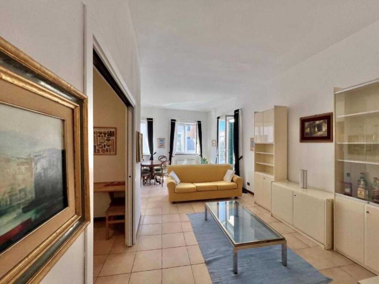 Lovingenoa - Prione - White House