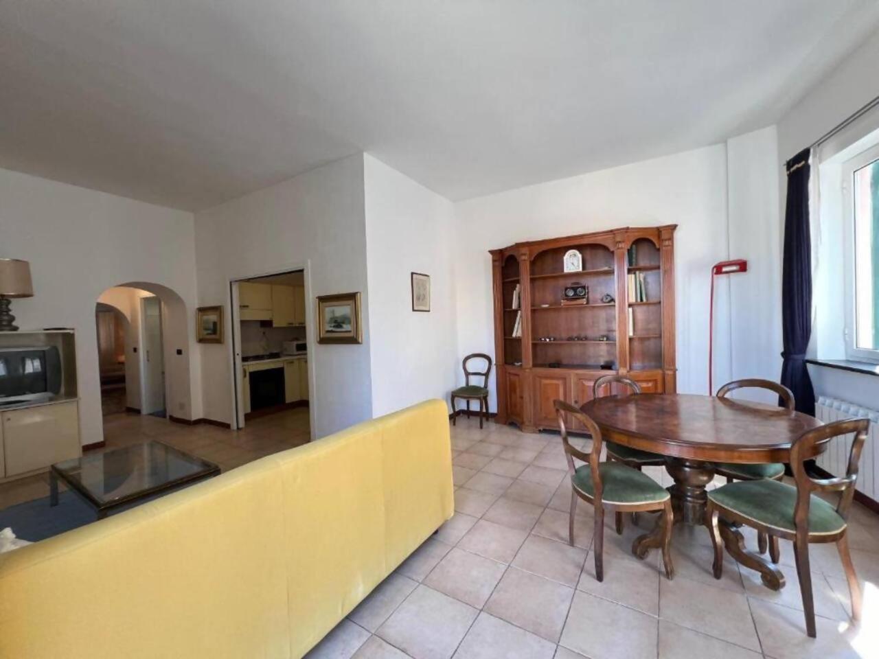 Lovingenoa - Prione - White House